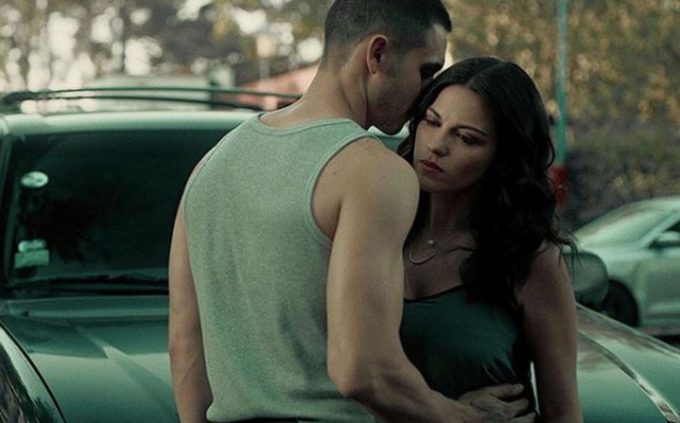 Maite Perroni w jednej ze scen "Mrocznego pożądania" / fot. Netflix