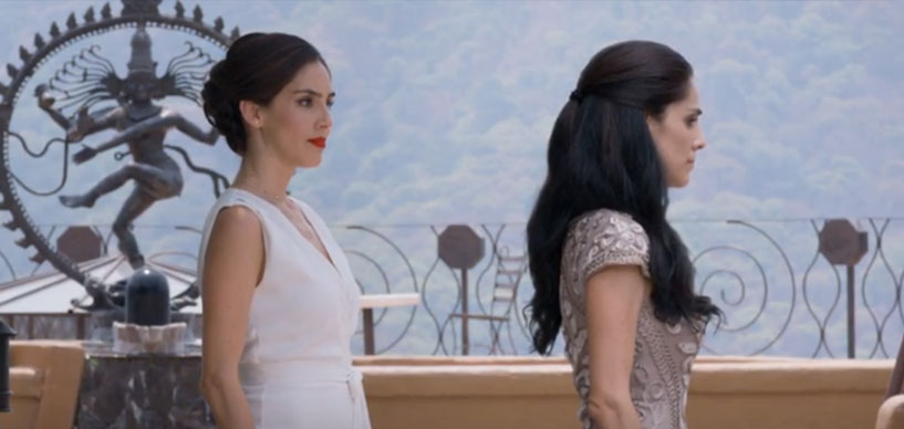 Sandra Echeverría doskonale sprawdza się w podwójnej roli sióstr bliźniaczek / fot. Televisa