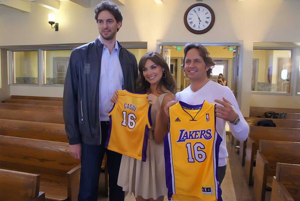 Blanca Soto i Guy Ecker w towarzystwie gwiazdy koszykówki / fot. Univision