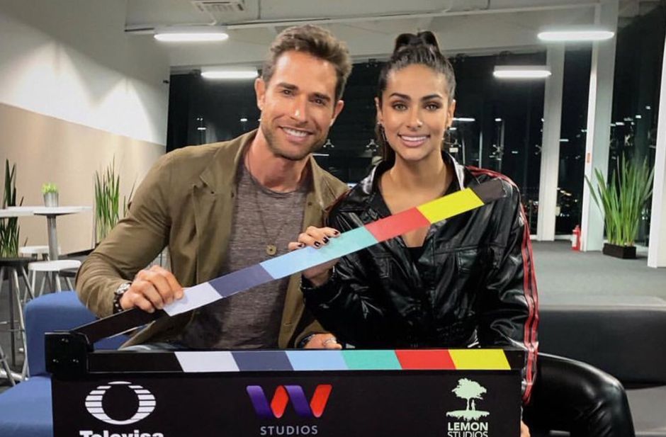 Sebastian Rulli i Renata Notni podczas pierwszego klapsa na planie "El último dragón" / fot. Televisa