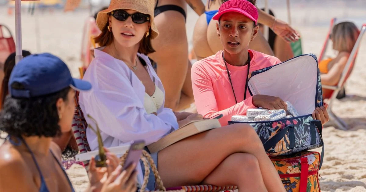Zdjęcie do artykułu: "Za wszelką cenę" – Odcinek 8: Maria de Fátima spotyka Raquel sprzedającą kanapki na plaży i udaje, że jej nie zna (streszczenie)