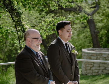 Groom and officiate waiting  for bride to arrive at altar during an outdoor spring wedding taken in Round Rock, TX (Rabb House) by Austin Photographer-Ortega Photography, wedding photography.