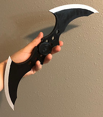 Arkham Folding Batarang 1.jpg