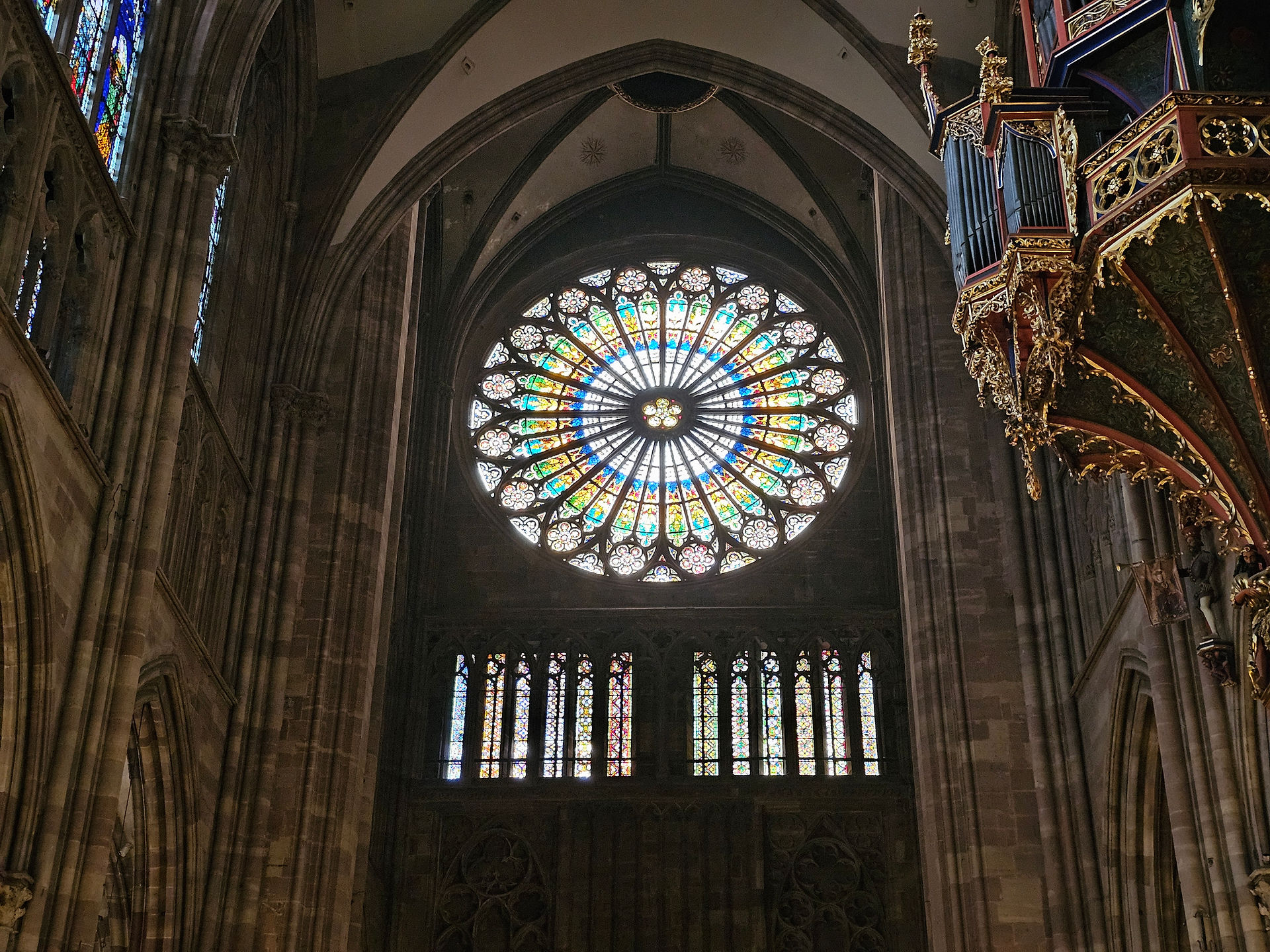 Notre-Dame Gül pencere