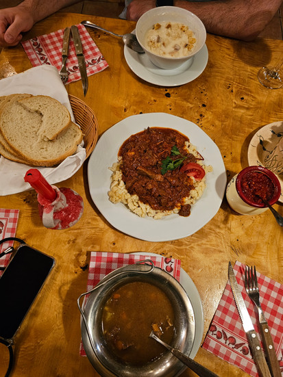 Paprika Vendéglő, Gulaş