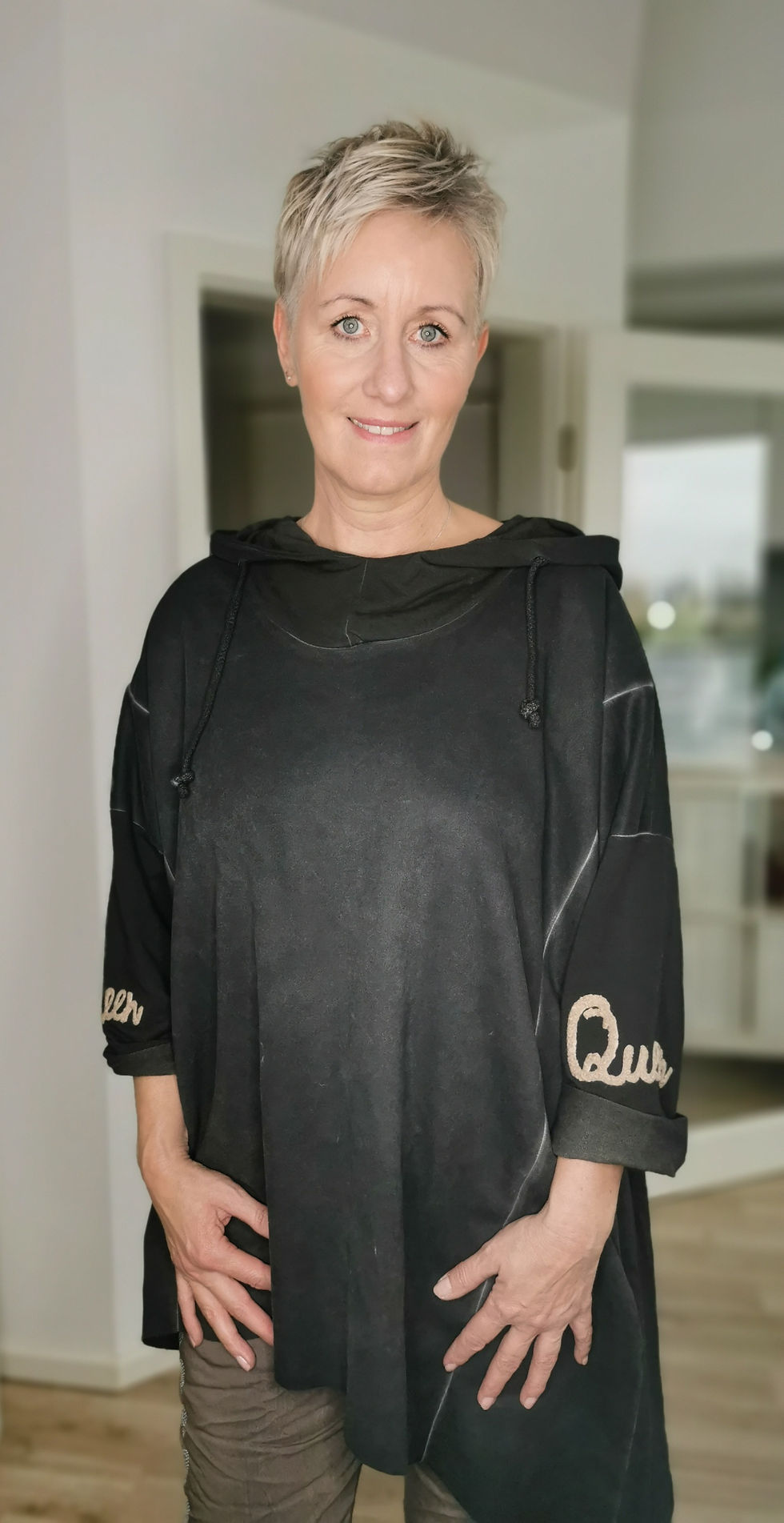 Miniaturbild: Sweatshirt Queen schwarz