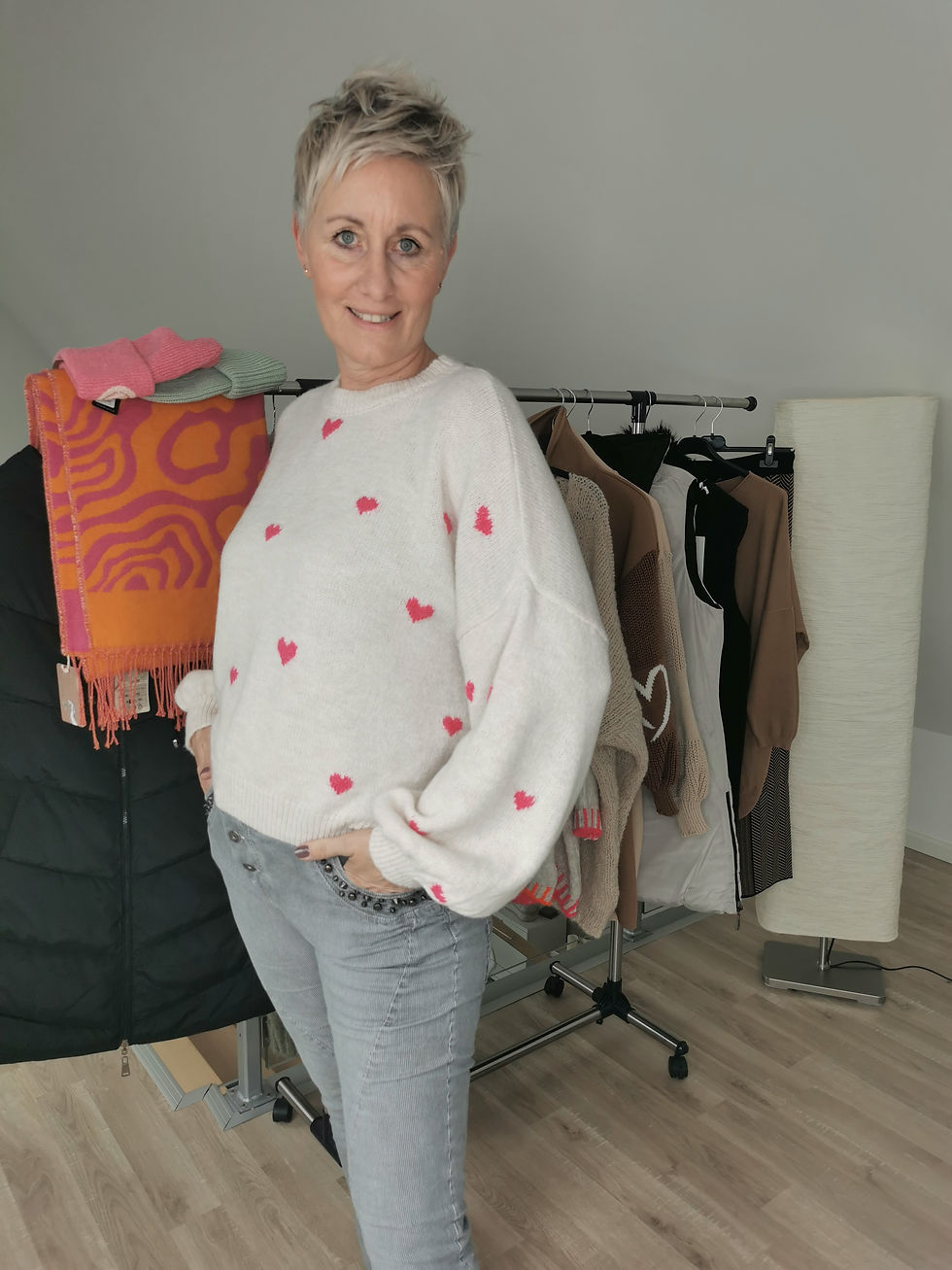 Miniaturbild: Pulli creme mit pinkfarbenen Herzen