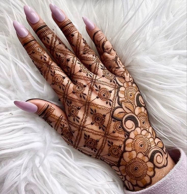 Contemporary mehndi design with flowers and boxes