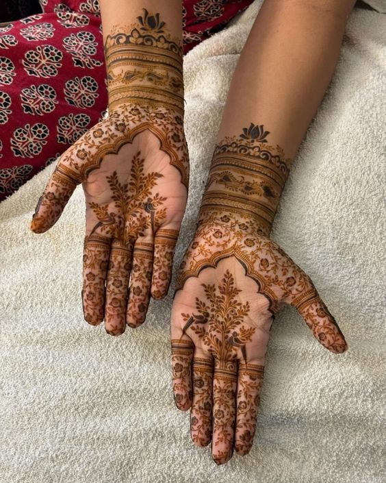 leaves in a mehndi