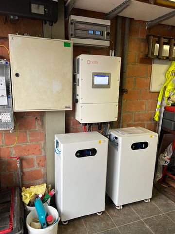 Hybride omvormer Solis 10 kW met thuisbatterij 30 kW