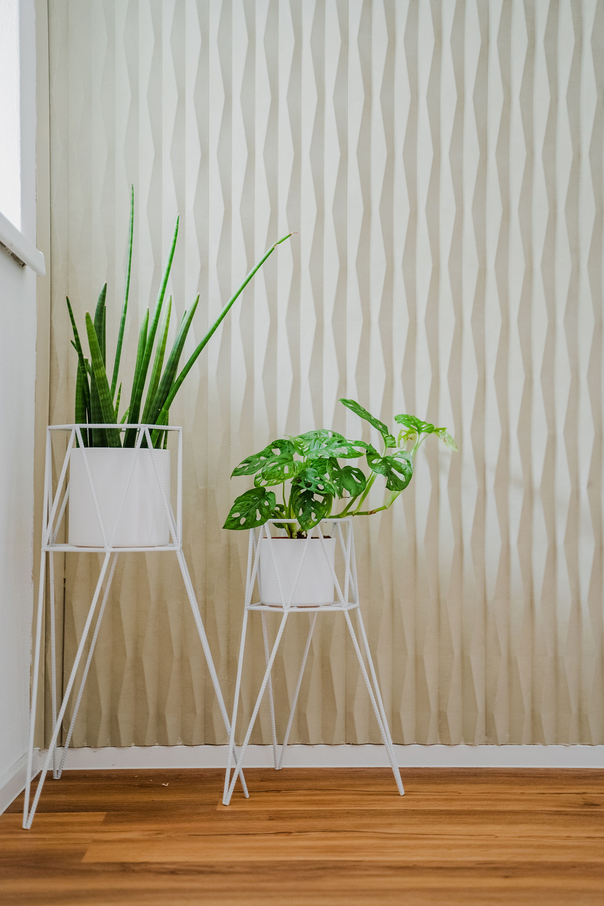 Sada tří stojanů na květiny PILEA bílá