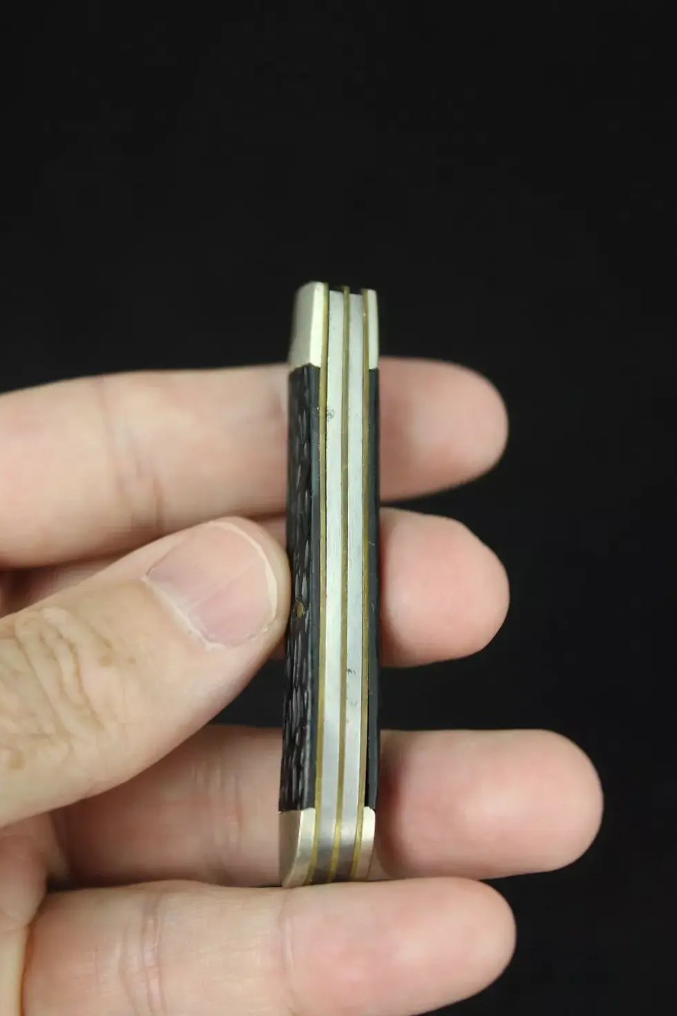 Thumbnail: Kutmaster pocket knife