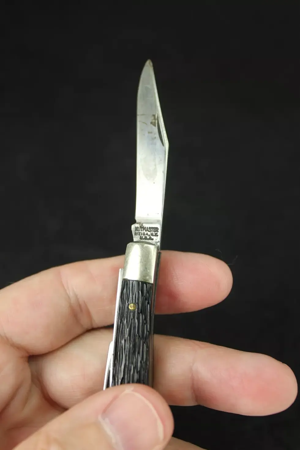 Thumbnail: Kutmaster pocket knife