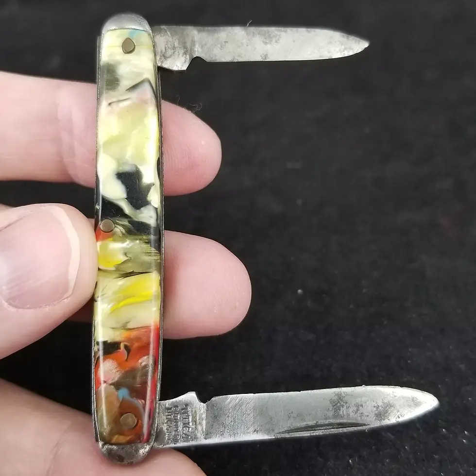 Thumbnail: Utica Cutlery Co pocket knife