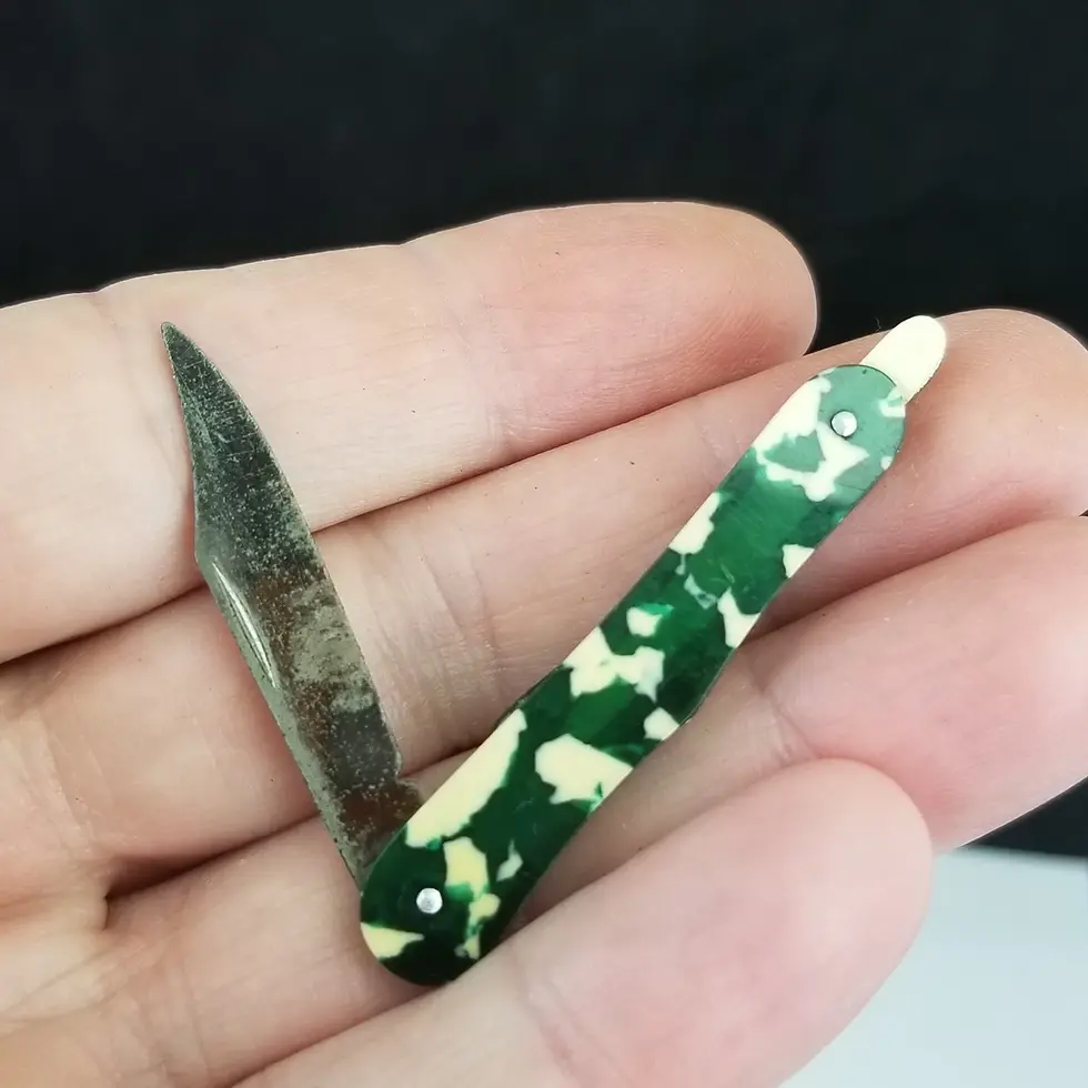 Thumbnail: Mystery pocket knife