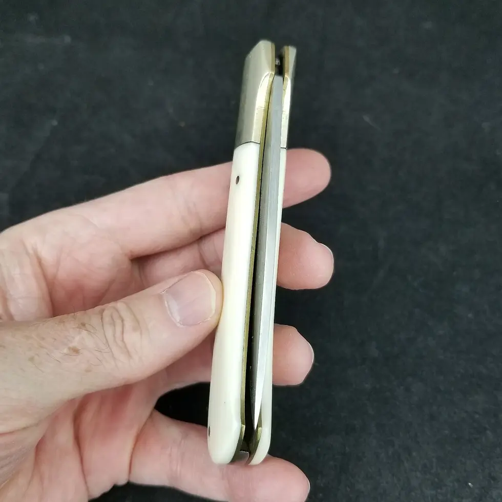 Thumbnail: Bear Hunter pocket knife