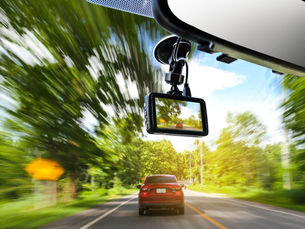 Dash Cameras for Safe Driving: 5 Pros and 5 Cons from a Personal Injury Attorney’s Perspective 