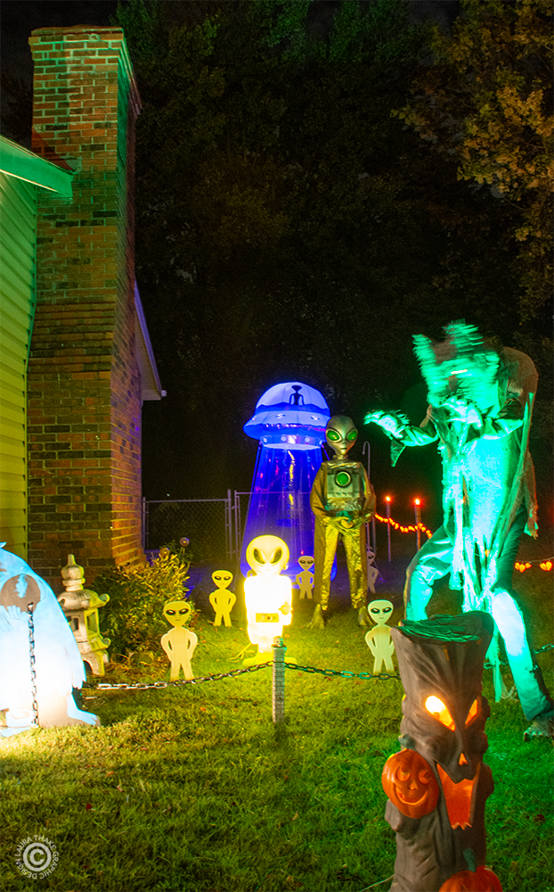 Roswell New Mexico is represented with aliens and a space ship