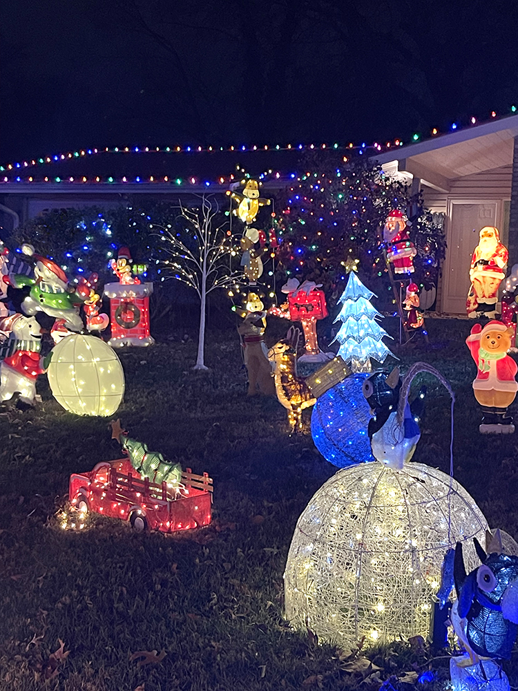 Christmas lights near me in Maryland Heights.