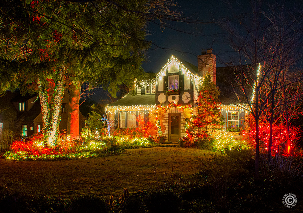A beautiful Christmas house on Holiday Light Hopping.