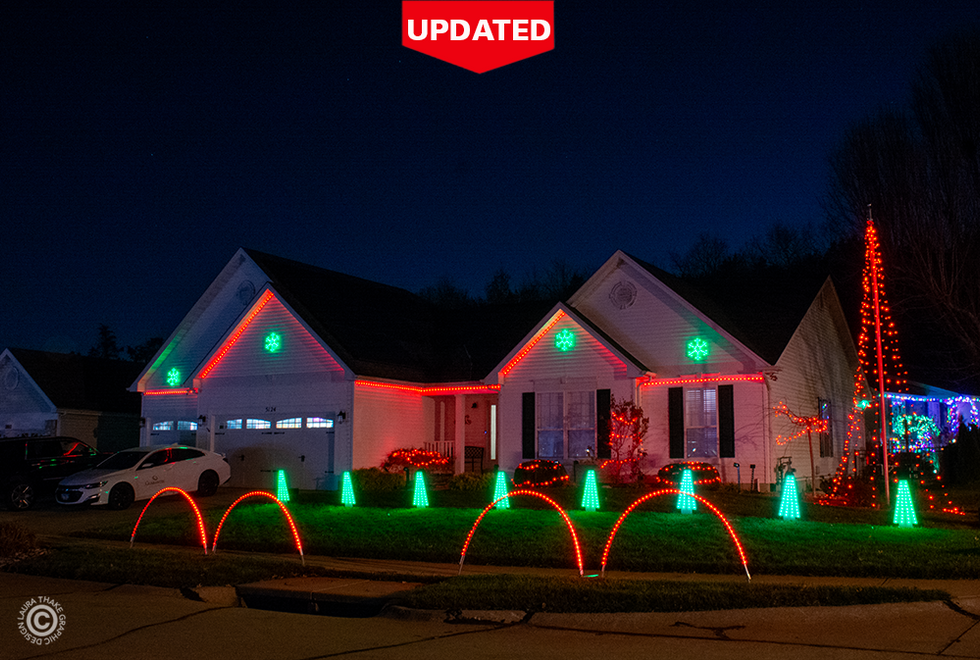 Flashing and dancing Christmas lights set to music in Imperial Mo.