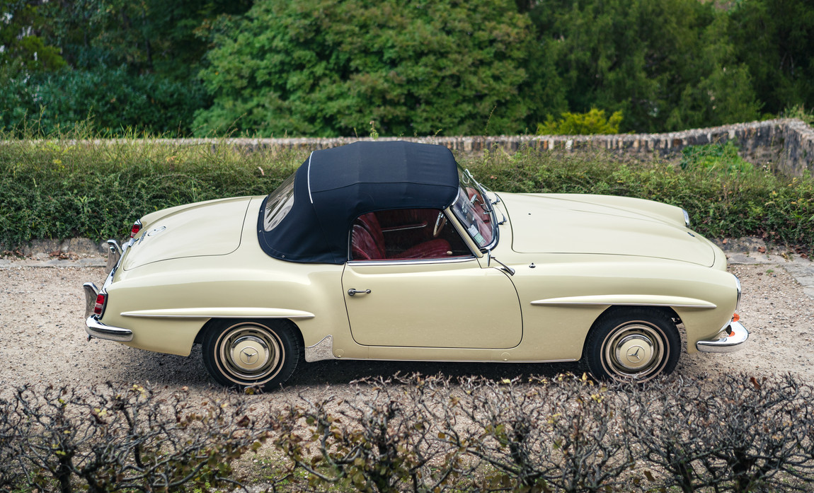 Mercedes 190 SL10.jpg