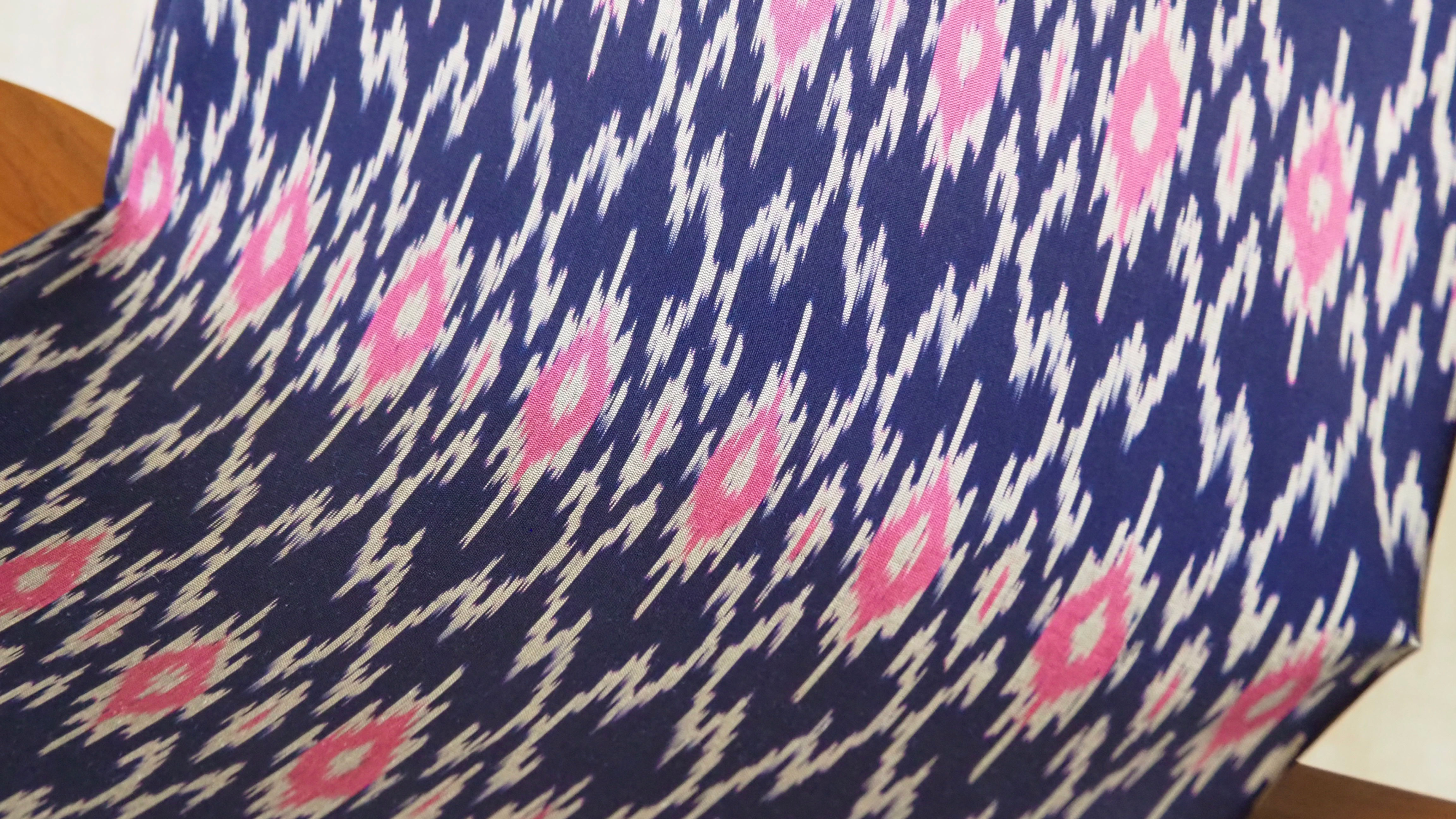 Goethe ผ้าไหมซิ่นมัดหมี่ สีนำ้เงินเข้ม