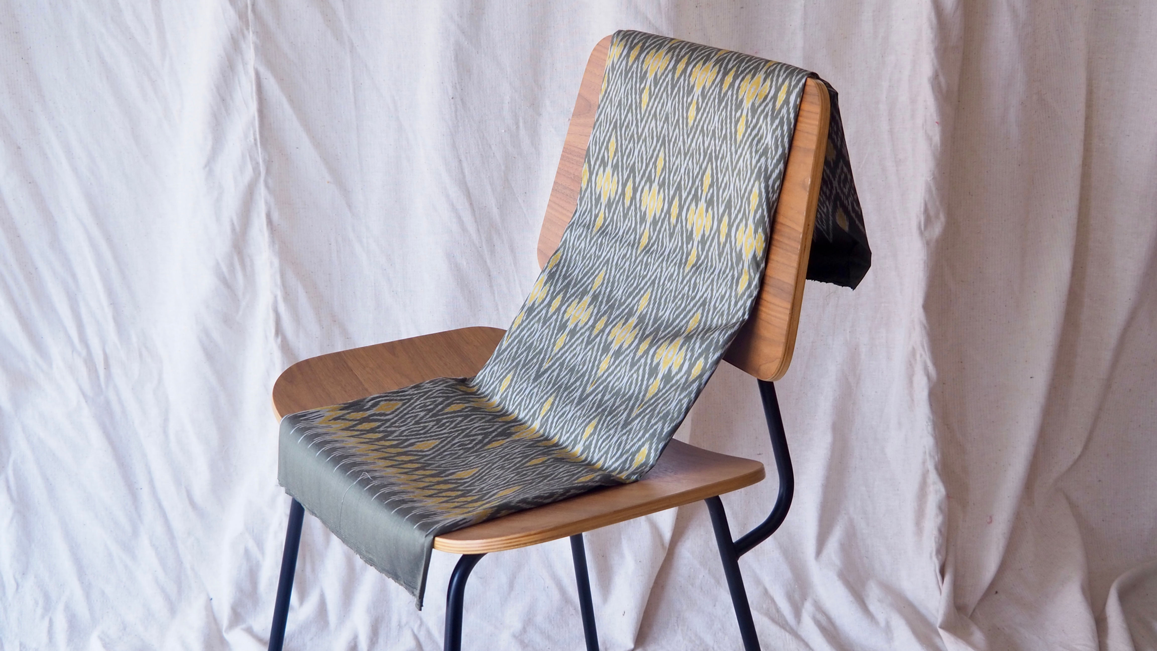 Forest Fantasy ผ้าไหมซิ่นมัดหมี่ สีเขียวเข้ม