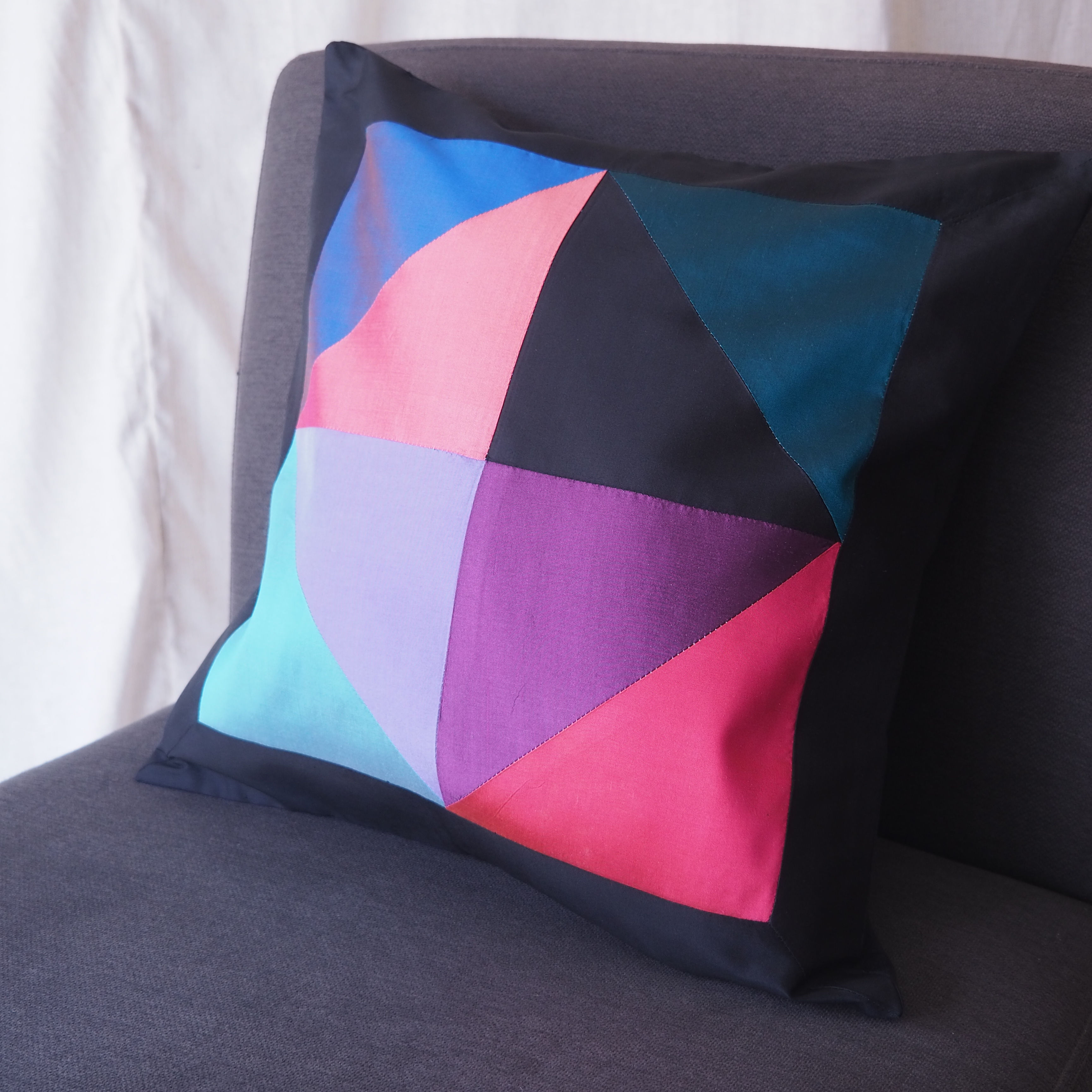 PLo16 ปลอกหมอนผ้าไหมพิมพ์ลาย 1 ใบ