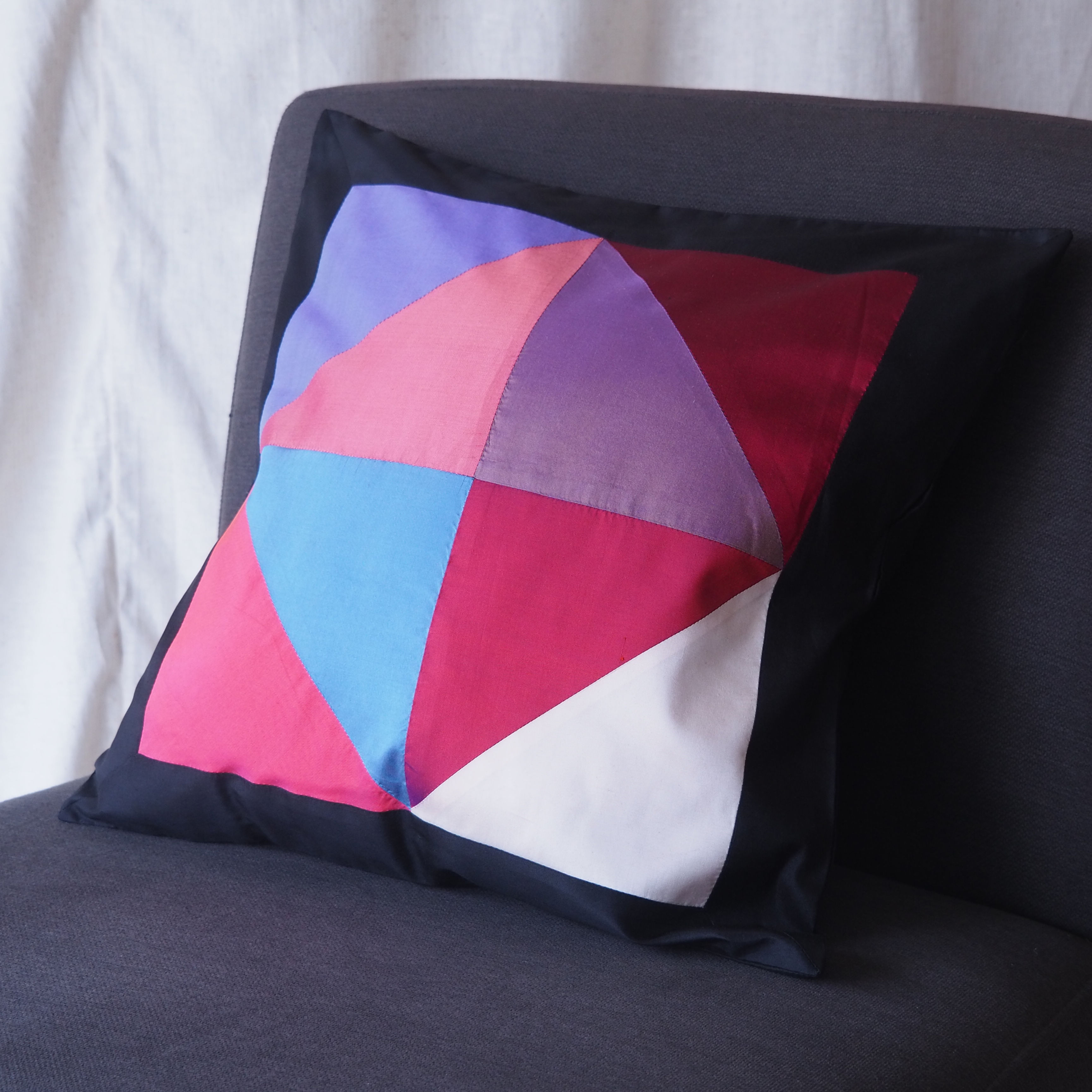 PLo21 ปลอกหมอนผ้าไหมพิมพ์ลาย 1 ใบ