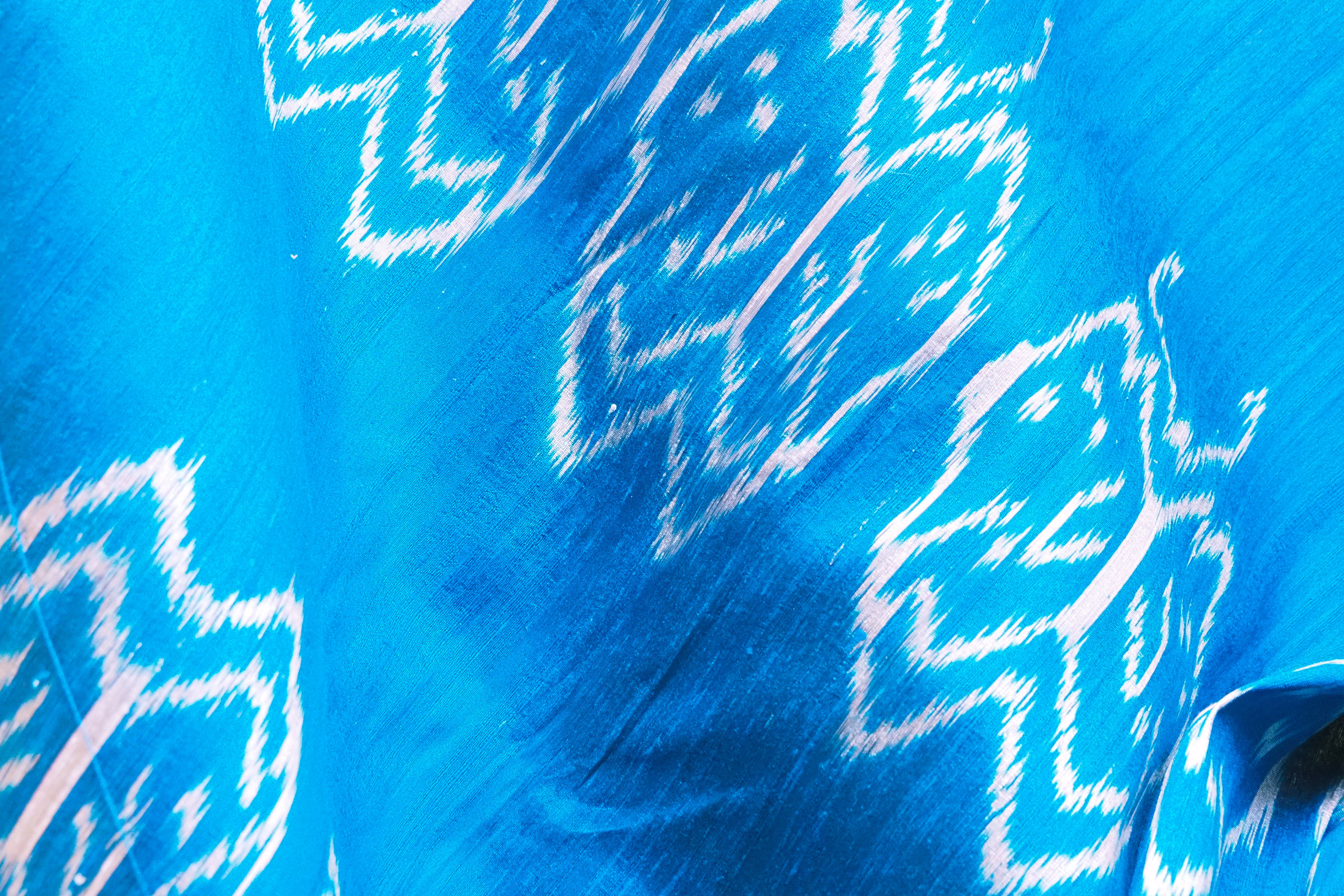 Blue Danube มัดหมี่ ลายพิเศษ ไหมไทยพันธุ์พื้นเมือง