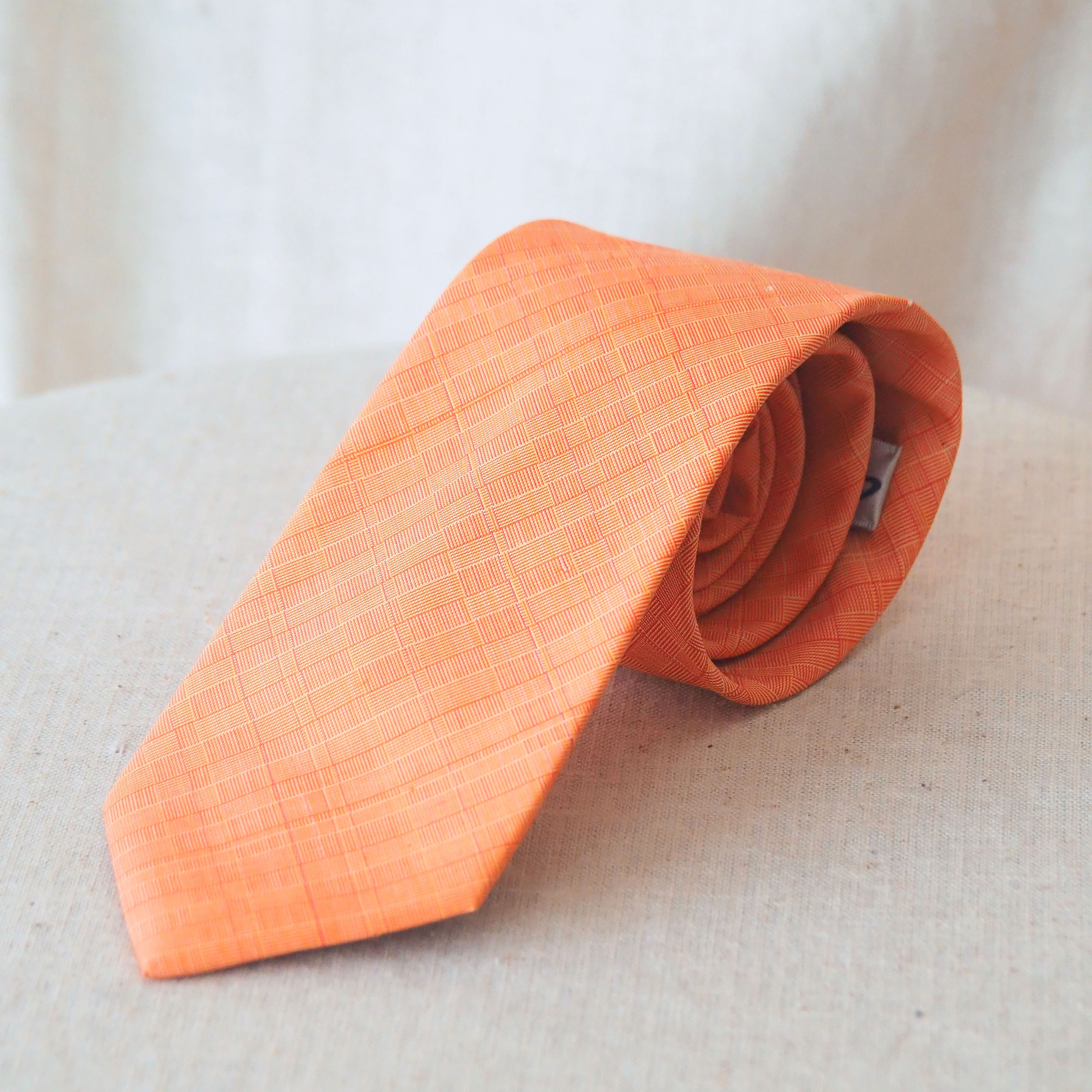 CI57 Romantic Coral เนคไทผ้าไหมลายเกล็ดเต่า สีส้ม