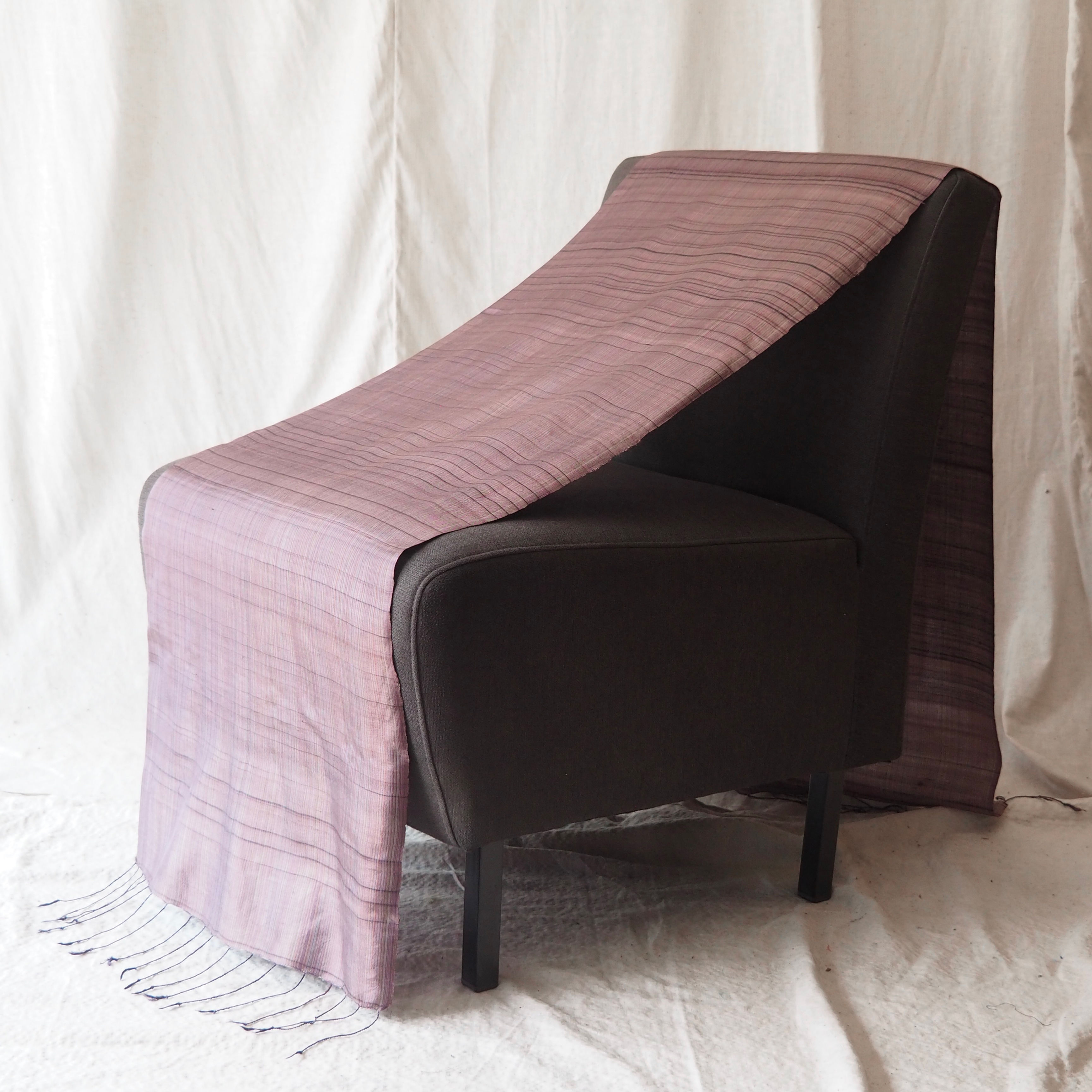 Violet Hush ผ้าพันคอไหมทอมือ