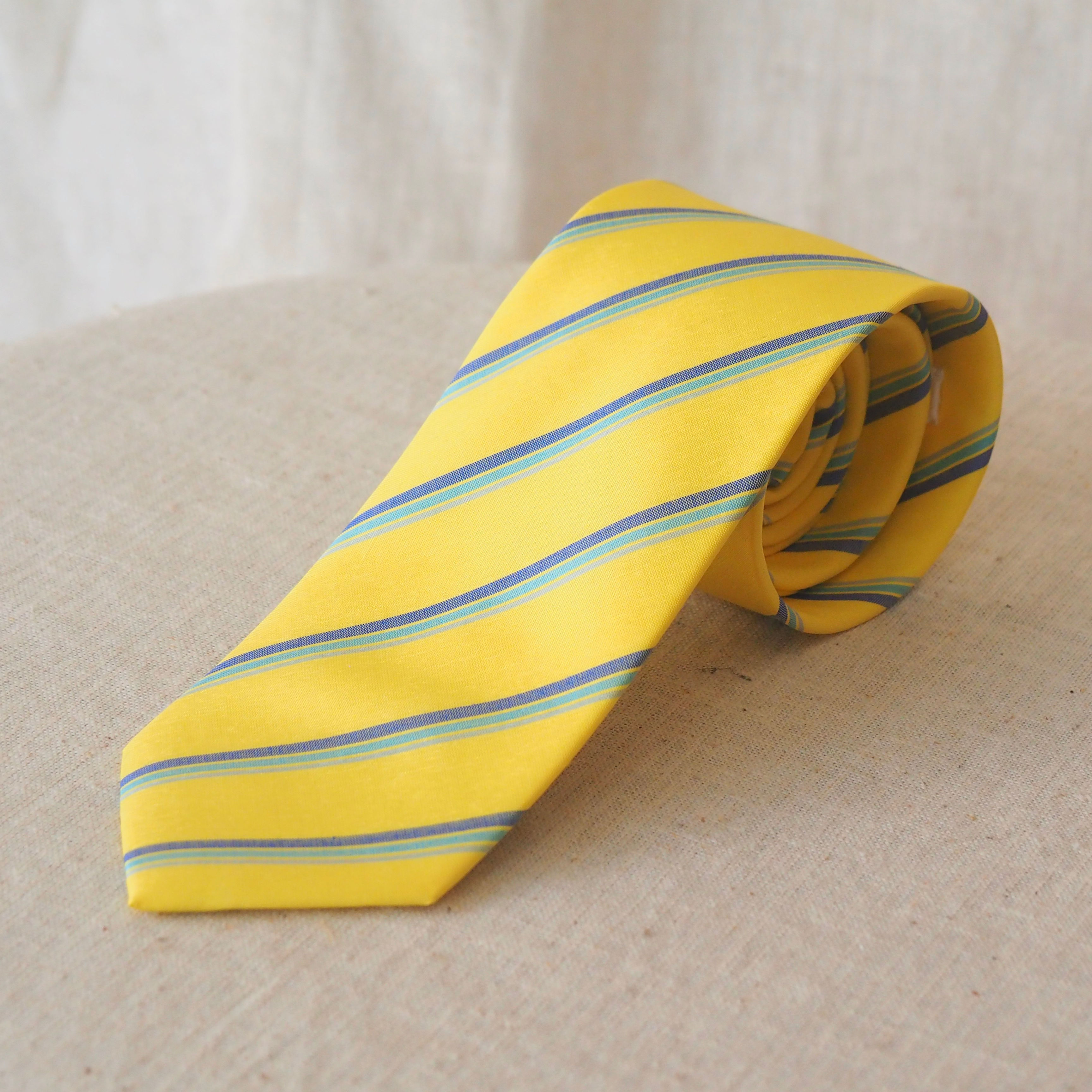 CI11 Love n Peace เนคไทผ้าไหมลายริ้ว สีเหลียง