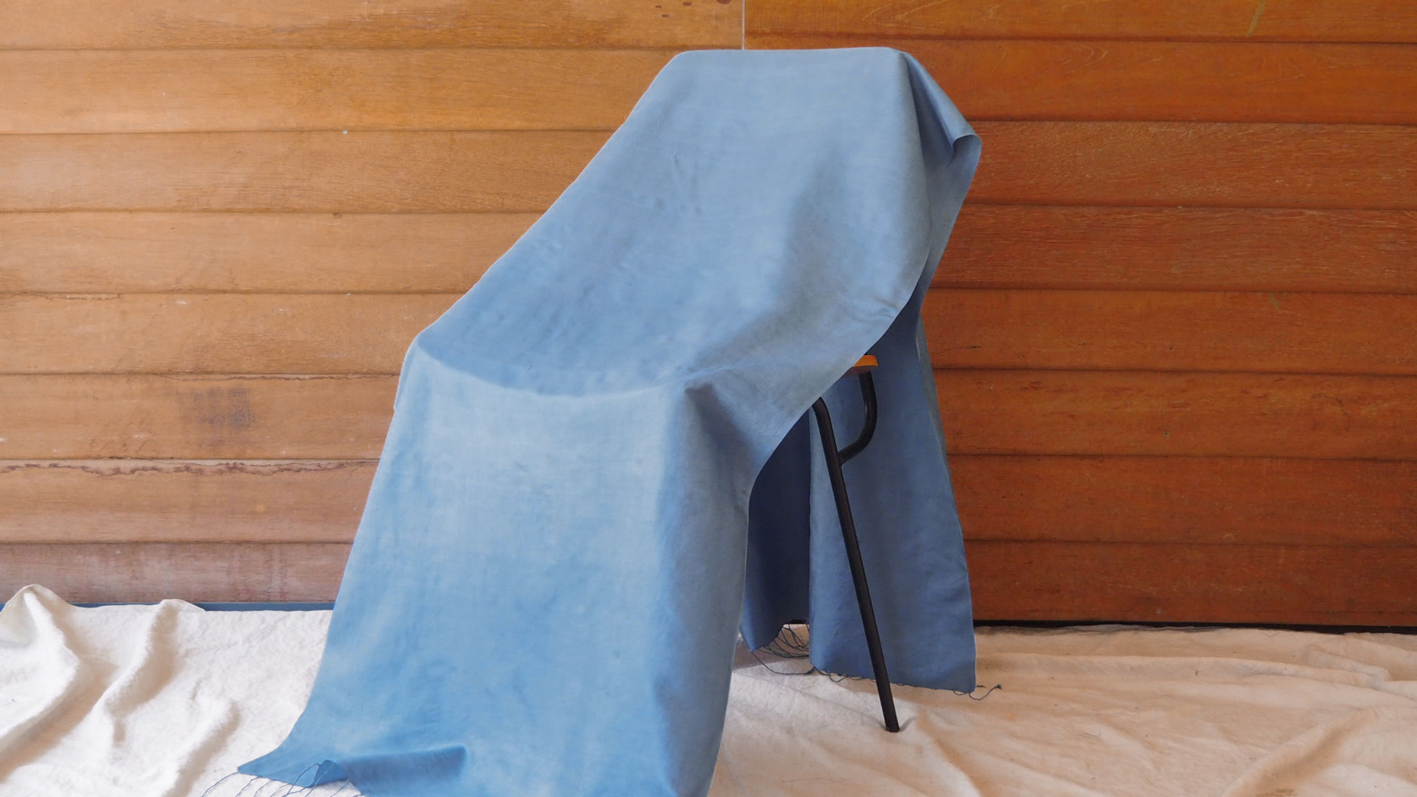 Ballad Blue ผ้าพันคอผ้าไหม สีครามเทา มอคราม