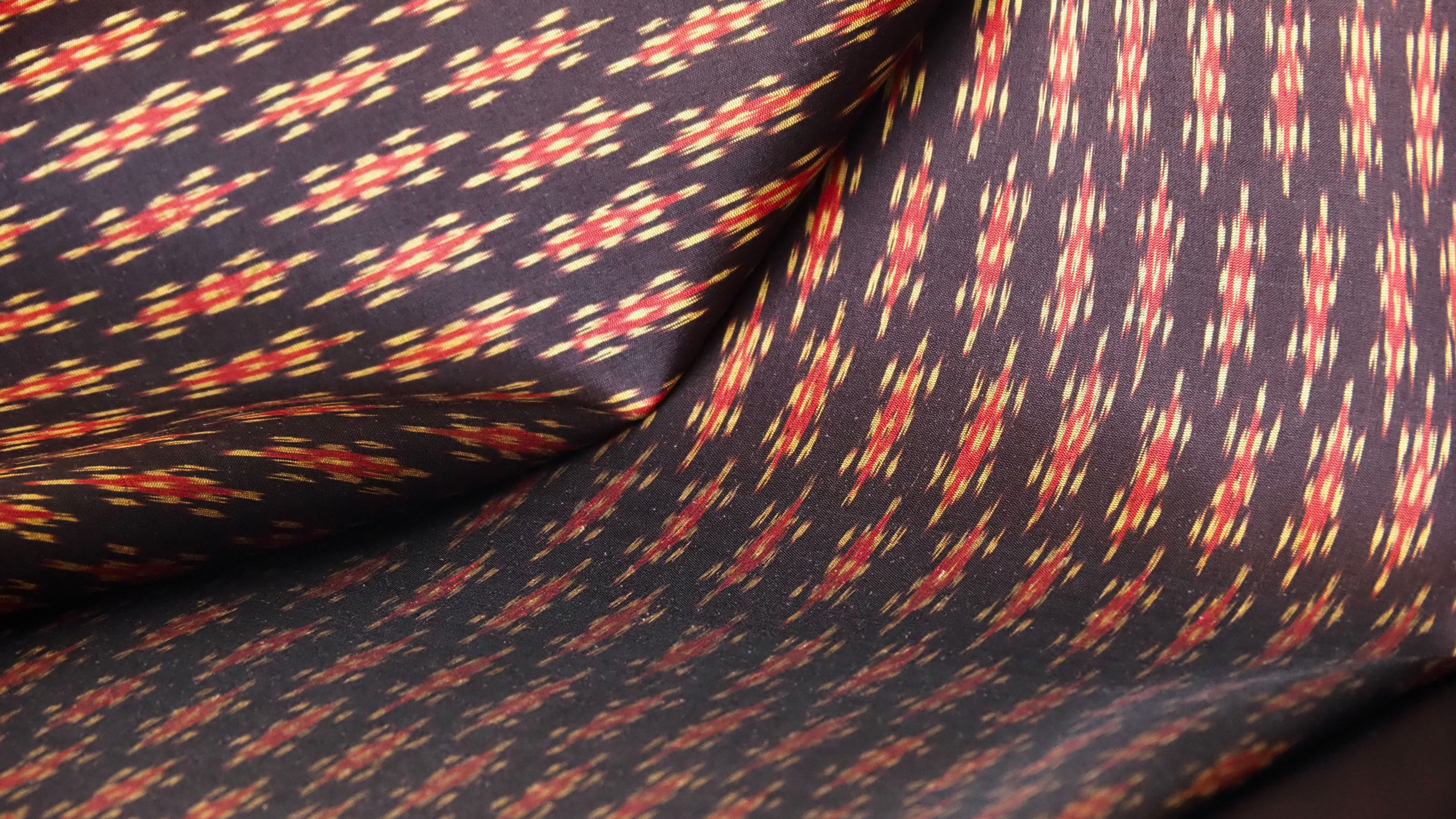 Cocoa Mousse ผ้าไหมซิ่นมัดหมี่ สีน้ำตาล น้ำรัก