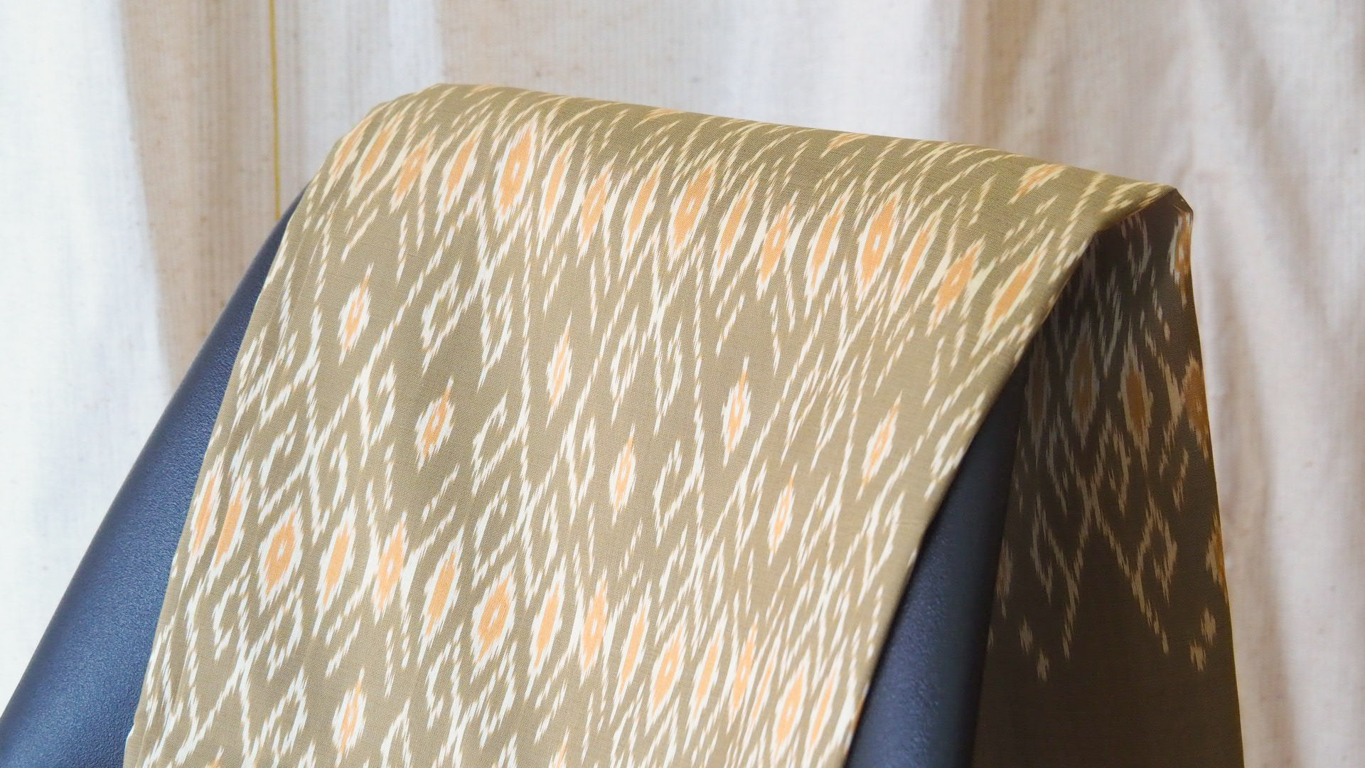 Bay Leaf ผ้าไหมซิ่นมัดหมี่ดอกแก้วนาคโขด สีเขียว  ใบกระวาน (ยาวพิเศษ 2.25 หลา )