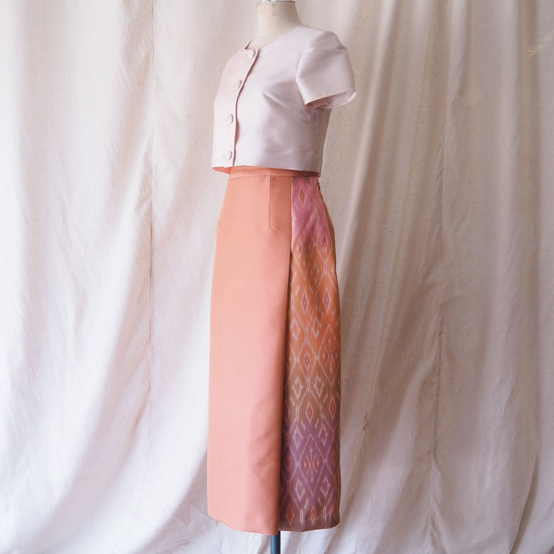 Rococo กระโปรงผ้าไหมมัดหมี่ลายพิเศษ