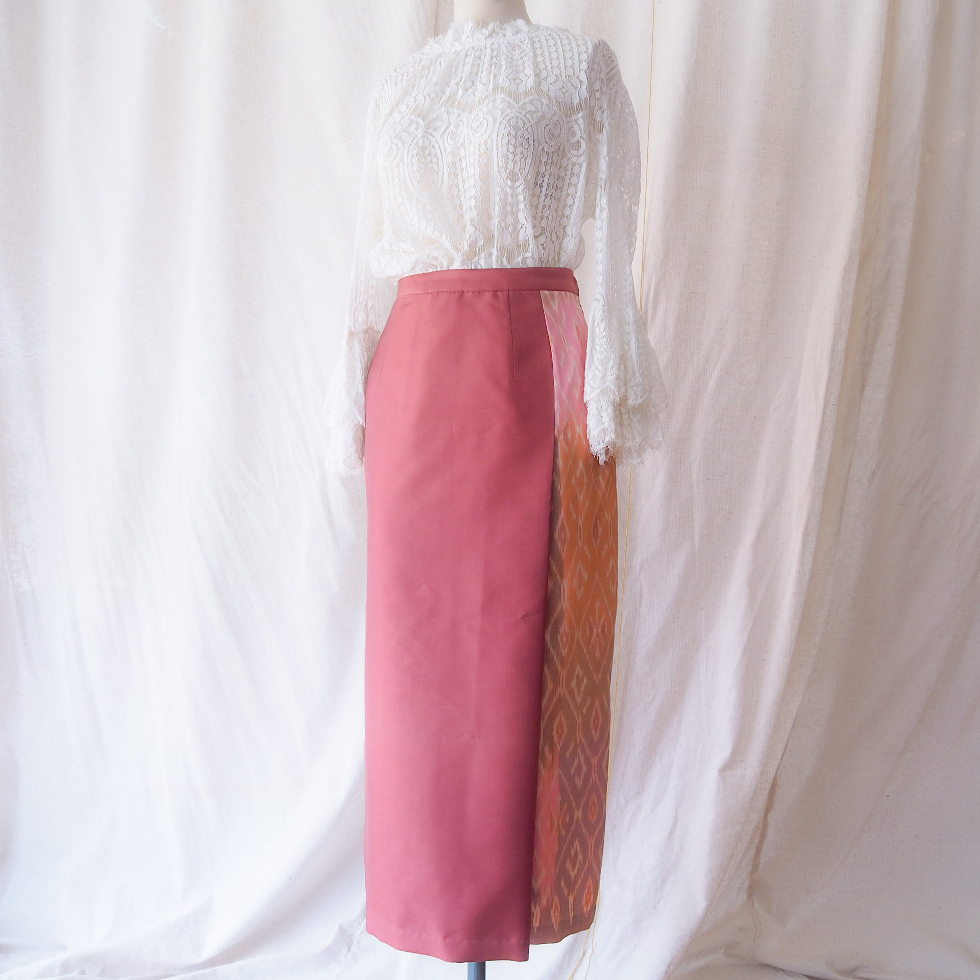 KO Korat กระโปรงผ้าไหมมัดหมี่ลายพิเศษ