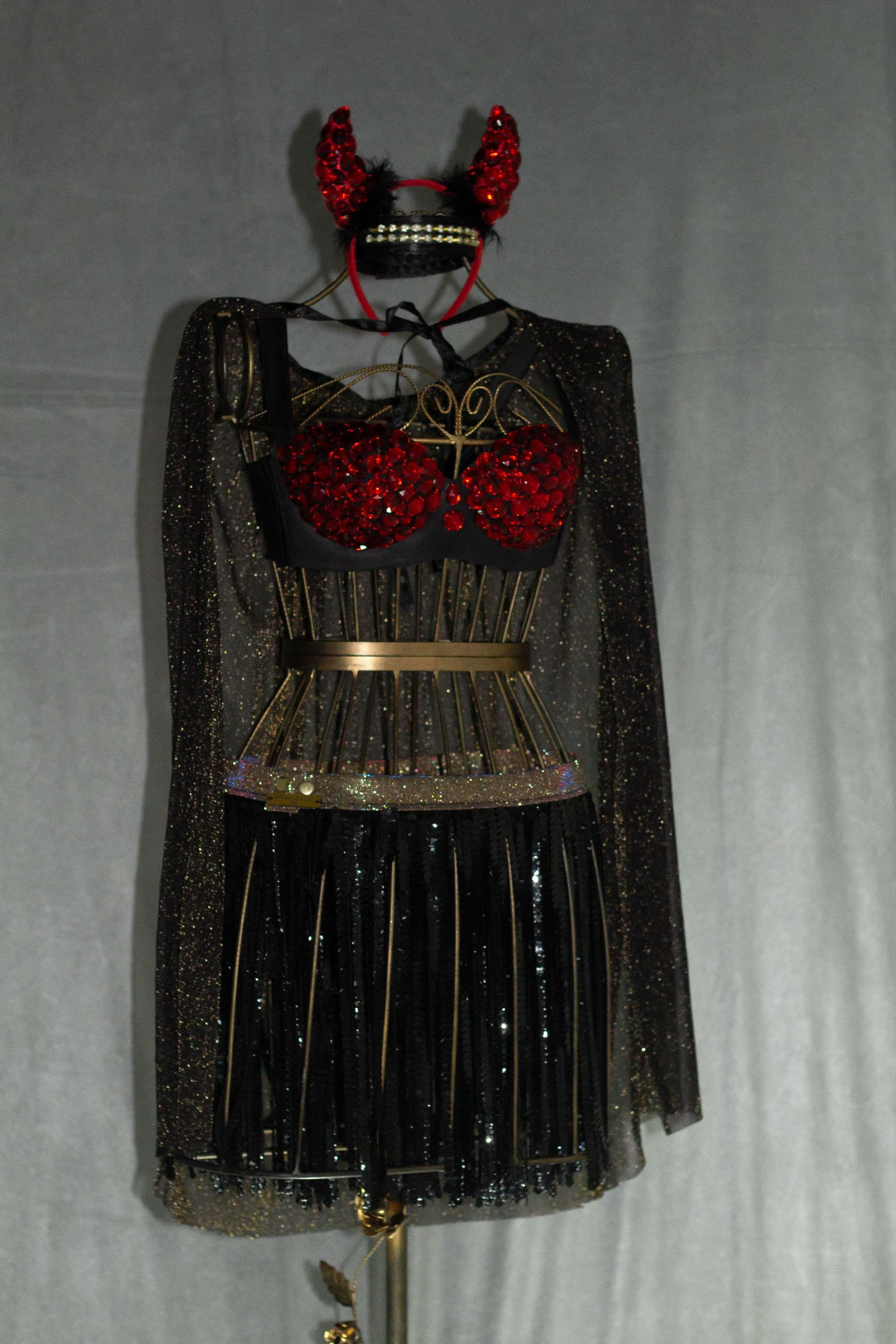 Fantasia halloween feminina diabinha luxo