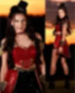 Miniatura: Fantasia de ilusionista feminina de luxo para baile e carnaval com ombreiras douradas e short paetê.