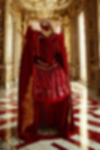 Fantasia Rainha de Copas marsala com coroa e capa bordada – vista frontal