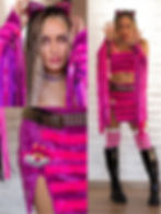 Look autoral do Gato da Alice com pelúcia listrada, luvas com fitas e meia listrada rosa.