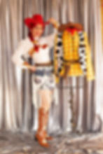 Miniatura: Fantasia Jessie Toy Story luxo adulto, com corpete branco, saia jeans fake, mangas, cinto, chaparreira, punhos, peruca ruiva