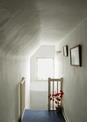 _Q9A2005-middlefloor (stairhead with pop