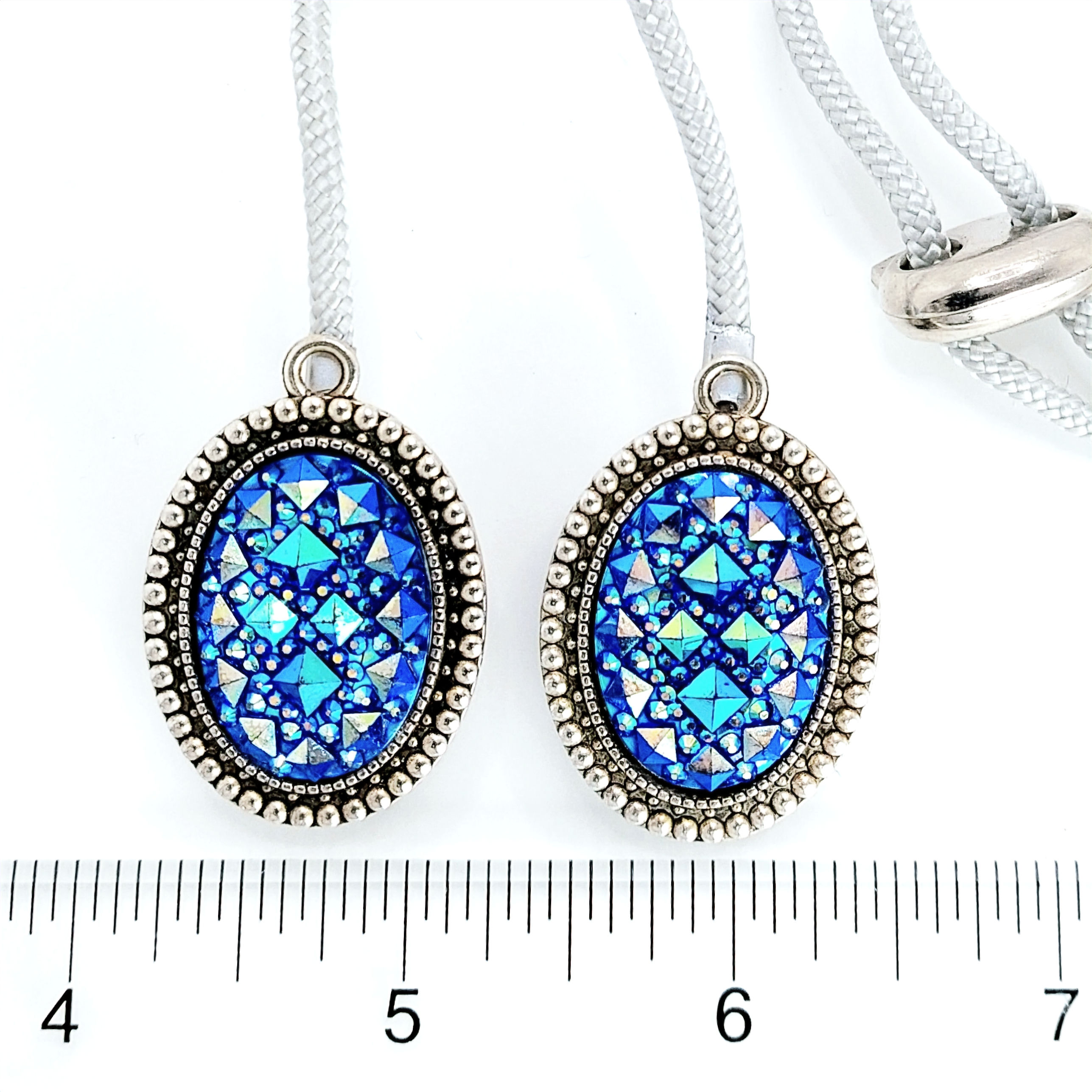 Silver-sparkles-blue-rainbow-oval