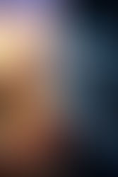 Dos imágenes en contraposición de la monarquía que vivía en castillos con la actual monarquía de despachos