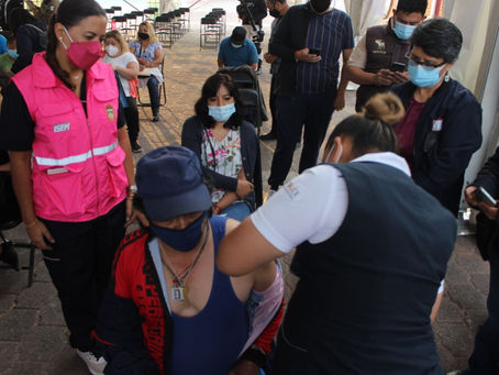 UNA VEZ MÁS LOS TEXCOCANOS DIERON MUESTRAS DE ORDEN Y CIVILIDAD AL ACUDIR A VACUNARSE