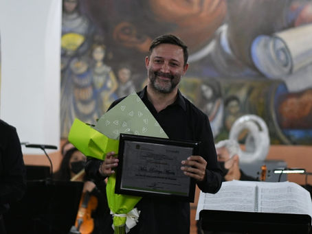 Celebra Rodrigo Macías 20 años como director de orquesta