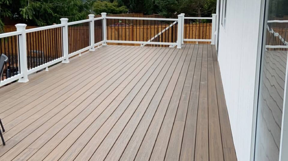 DECK WITH RAILING.jpg